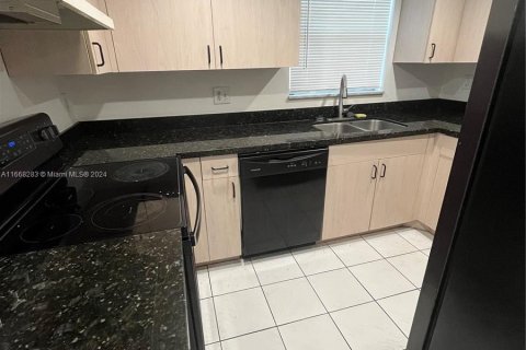 Condo in Coral Springs, Florida, 1 bedroom  № 1384387 - photo 19