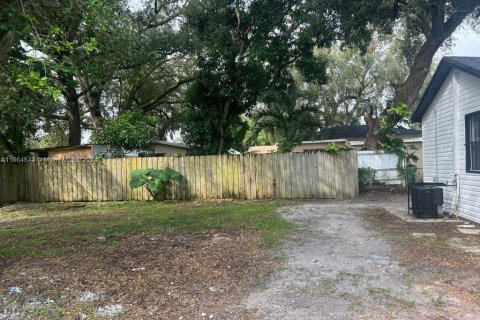 House in Miami, Florida 2 bedrooms № 1384433 - photo 10