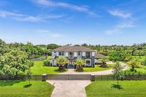 Villa ou maison à vendre à Southwest Ranches, Floride: 5 chambres, 479.19 m2 № 1305704 - photo 1