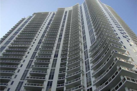 Condominio en venta en Miami, Florida, 1 dormitorio, 95.78 m2 № 1404255 - foto 1