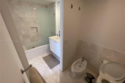 Condo in Miami, Florida, 1 bedroom  № 1404255 - photo 12