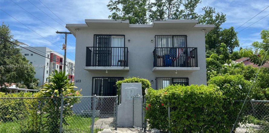 Immobilier commercial à Miami, Floride 223.89 m2 № 1348101