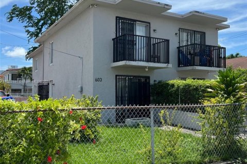 Immobilier commercial à vendre à Miami, Floride: 223.89 m2 № 1348101 - photo 2