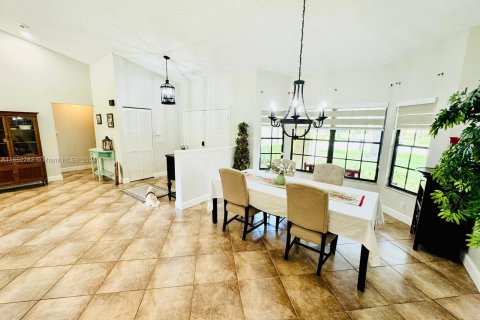 Villa ou maison à vendre à Pembroke Pines, Floride: 4 chambres, 235.23 m2 № 1348102 - photo 6