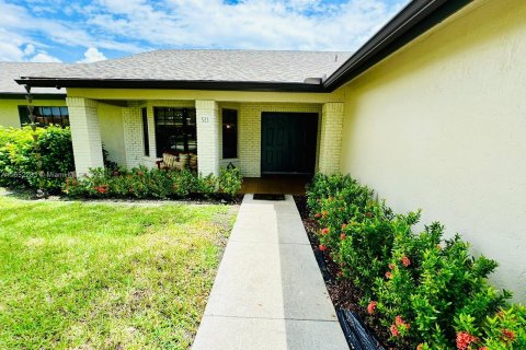 Villa ou maison à vendre à Pembroke Pines, Floride: 4 chambres, 235.23 m2 № 1348102 - photo 2