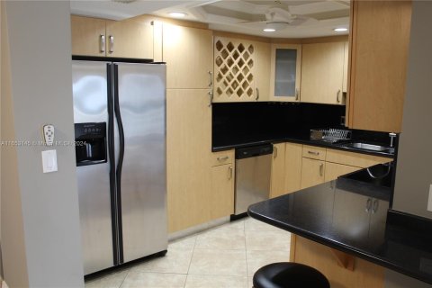 Condo in Hollywood, Florida, 2 bedrooms  № 1348144 - photo 14