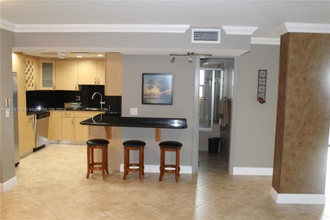 Condo in Hollywood, Florida, 2 bedrooms  № 1348144 - photo 13