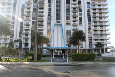 Copropriété à vendre à Hollywood, Floride: 2 chambres, 119.57 m2 № 1348144 - photo 1