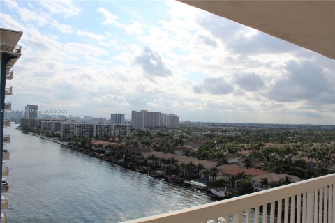 Condo in Hollywood, Florida, 2 bedrooms  № 1348144 - photo 27