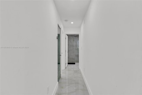 House in Miami, Florida 5 bedrooms № 1348062 - photo 27