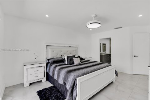 Casa en venta en Miami, Florida, 5 dormitorios № 1348062 - foto 15