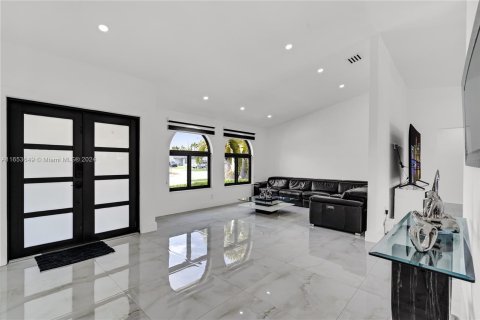 House in Miami, Florida 5 bedrooms № 1348062 - photo 5