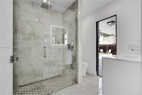 Casa en venta en Miami, Florida, 5 dormitorios № 1348062 - foto 22