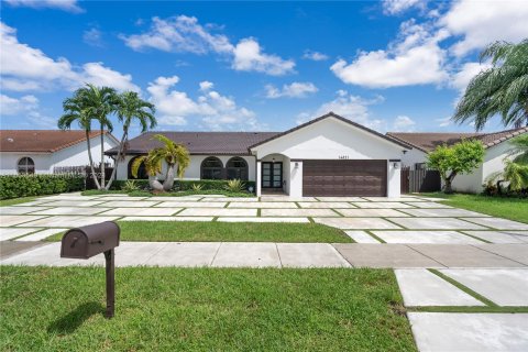 Casa en venta en Miami, Florida, 5 dormitorios № 1348062 - foto 2