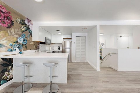 Copropriété à vendre à Miami Beach, Floride: 2 chambres, 84.54 m2 № 1348063 - photo 19