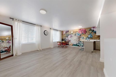 Copropriété à vendre à Miami Beach, Floride: 2 chambres, 84.54 m2 № 1348063 - photo 16