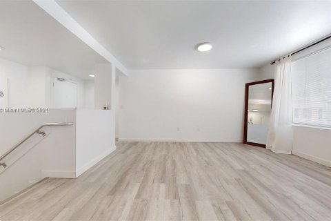 Copropriété à vendre à Miami Beach, Floride: 2 chambres, 84.54 m2 № 1348063 - photo 12