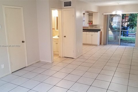 Touwnhouse à louer à Lauderhill, Floride: 2 chambres, 87.33 m2 № 1348061 - photo 4