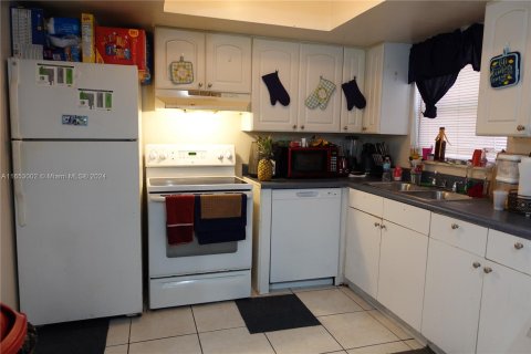 Townhouse in Lauderhill, Florida 2 bedrooms, 87.33 sq.m. № 1348061 - photo 2