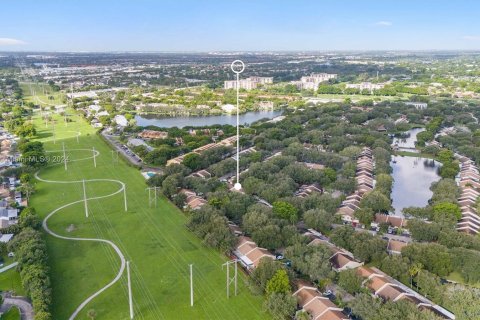 Adosado en venta en Pembroke Pines, Florida, 2 dormitorios, 98.48 m2 № 1348667 - foto 3