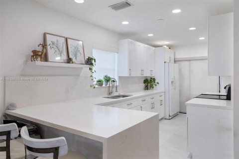 Adosado en venta en Pembroke Pines, Florida, 2 dormitorios, 98.48 m2 № 1348667 - foto 8