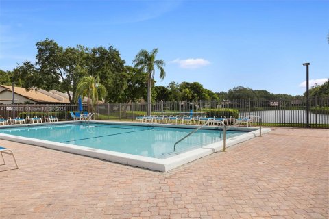 Townhouse in Pembroke Pines, Florida 2 bedrooms, 98.48 sq.m. № 1348667 - photo 26