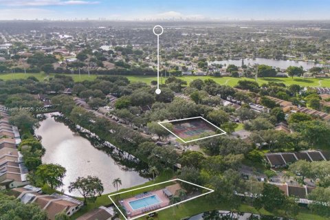 Adosado en venta en Pembroke Pines, Florida, 2 dormitorios, 98.48 m2 № 1348667 - foto 24