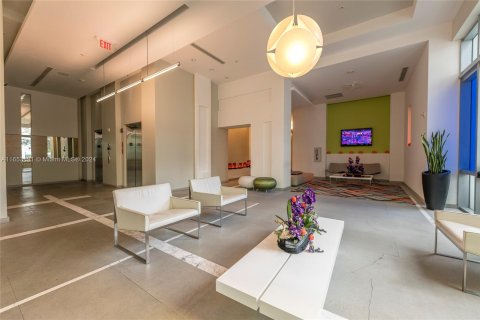 Copropriété à louer à Miami, Floride: 2 chambres, 99.22 m2 № 1348668 - photo 2