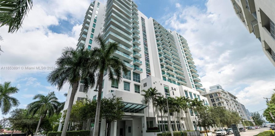 Condominio en Miami, Florida, 2 dormitorios  № 1348668