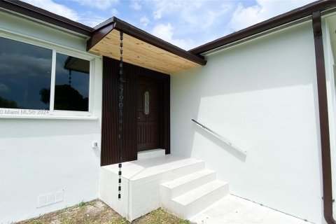 House in Miami, Florida 3 bedrooms, 112.88 sq.m. № 1330924 - photo 5