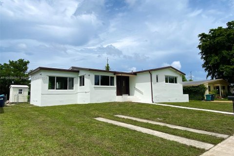 House in Miami, Florida 3 bedrooms, 112.88 sq.m. № 1330924 - photo 3