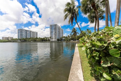 Condo in Aventura, Florida, 2 bedrooms  № 1269241 - photo 26