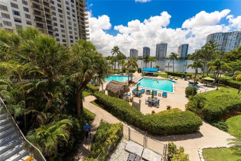 Condo in Aventura, Florida, 2 bedrooms  № 1269241 - photo 22