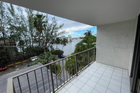 Copropriété à vendre à Aventura, Floride: 2 chambres, 102.56 m2 № 1269241 - photo 1