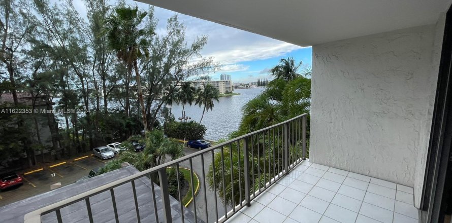 Condo à Aventura, Floride, 2 chambres  № 1269241