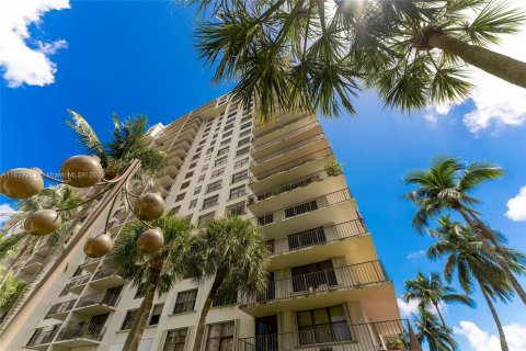 Condo in Aventura, Florida, 2 bedrooms  № 1269241 - photo 23