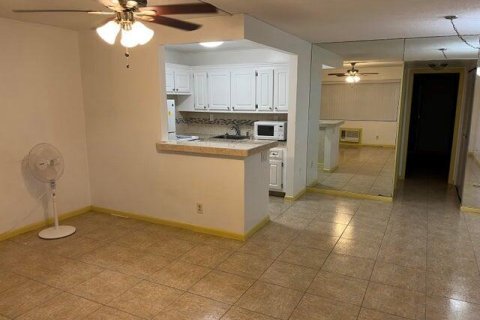 Condo in West Palm Beach, Florida, 1 bedroom  № 1079458 - photo 10