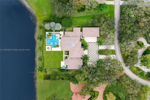 House in Weston, Florida 5 bedrooms, 793.2 sq.m. № 1040453 - photo 5