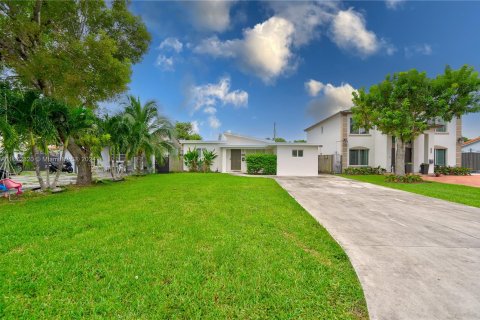 Casa en venta en Miami, Florida, 3 dormitorios, 162.95 m2 № 1398064 - foto 2