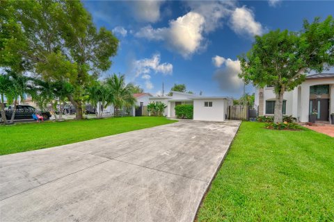 Casa en venta en Miami, Florida, 3 dormitorios, 162.95 m2 № 1398064 - foto 3