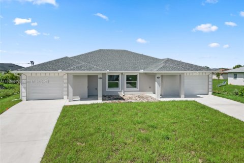 Propiedad comercial en venta en Lehigh Acres, Florida № 1329086 - foto 1