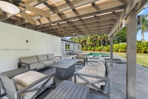 House in Miami, Florida 4 bedrooms, 244.05 sq.m. № 1330017 - photo 30