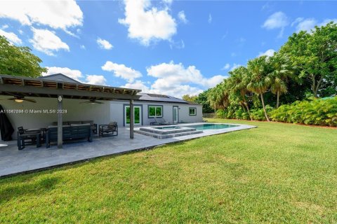 House in Miami, Florida 4 bedrooms, 244.05 sq.m. № 1330017 - photo 27