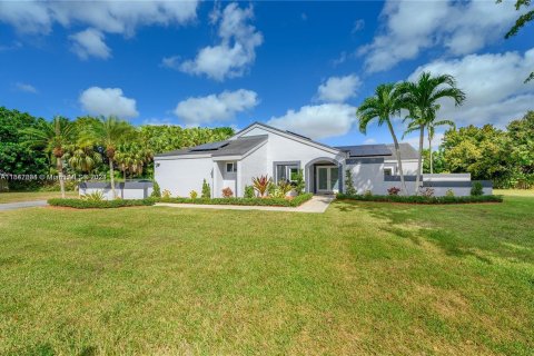 House in Miami, Florida 4 bedrooms, 244.05 sq.m. № 1330017 - photo 13