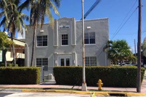 Condo in Miami Beach, Florida, 1 bedroom  № 1024017 - photo 1