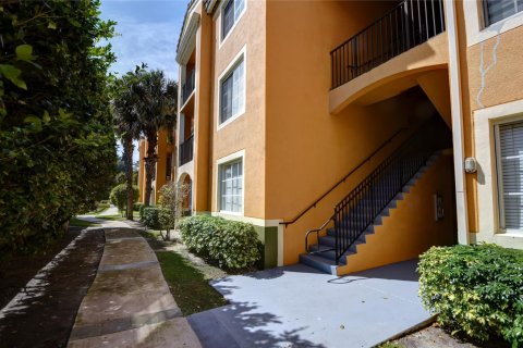 Condo in Miramar, Florida, 2 bedrooms  № 1033837 - photo 23