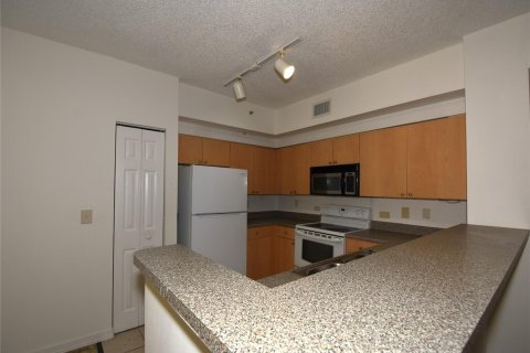 Condo in Miramar, Florida, 2 bedrooms  № 1033837 - photo 16