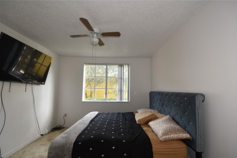 Condo in Miramar, Florida, 2 bedrooms  № 1033837 - photo 10