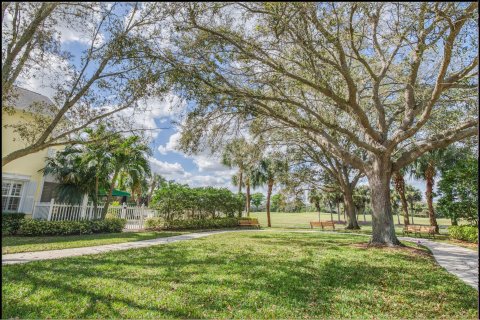 House in Jupiter, Florida 5 bedrooms, 316.24 sq.m. № 1018062 - photo 2