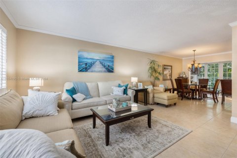 Townhouse in Lauderdale-by-the-Sea, Florida 2 bedrooms, 136.85 sq.m. № 1348894 - photo 2